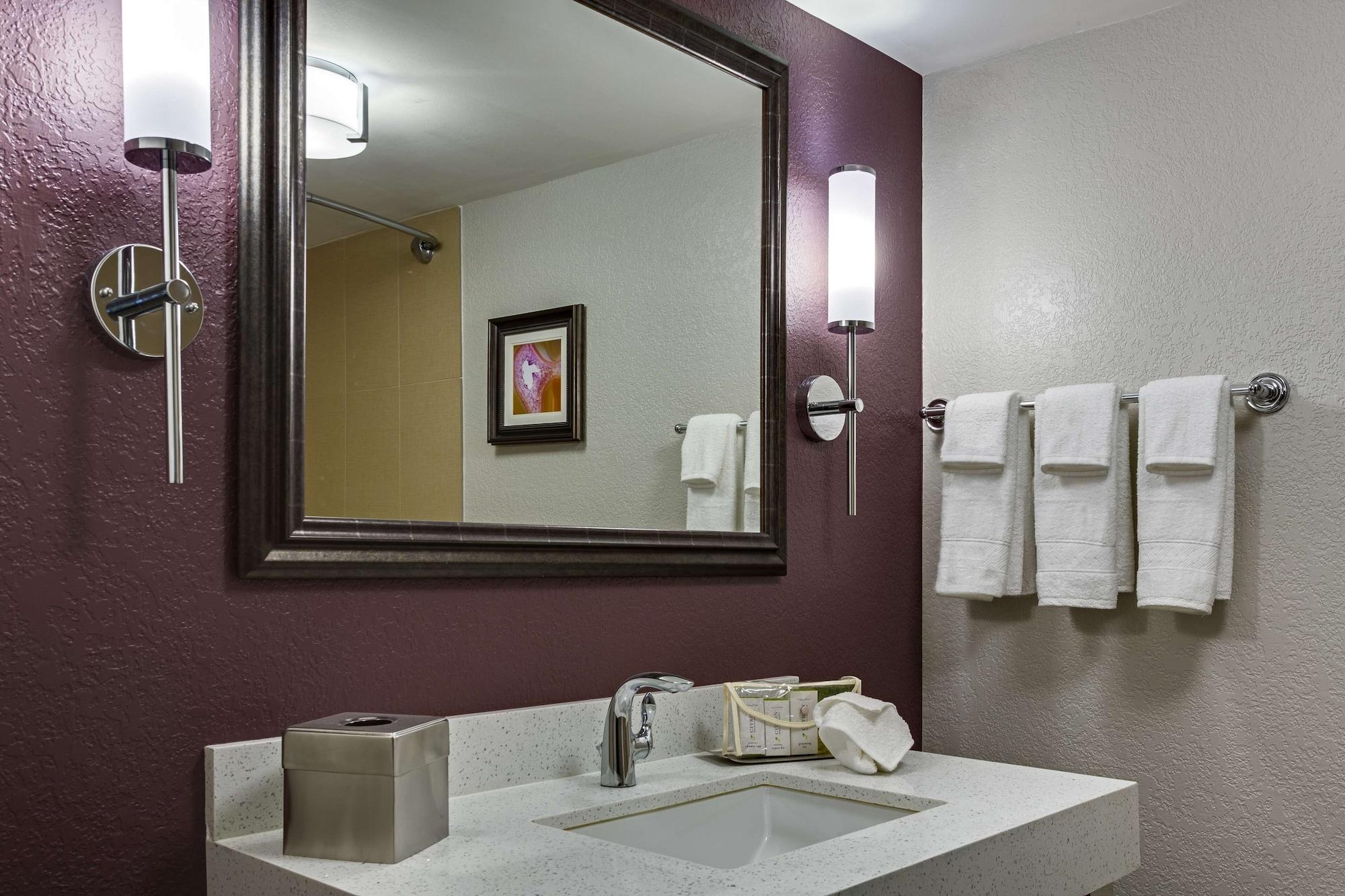 Doubletree By Hilton Orlando East - Ucf Area Hotel Alafaya Exterior photo